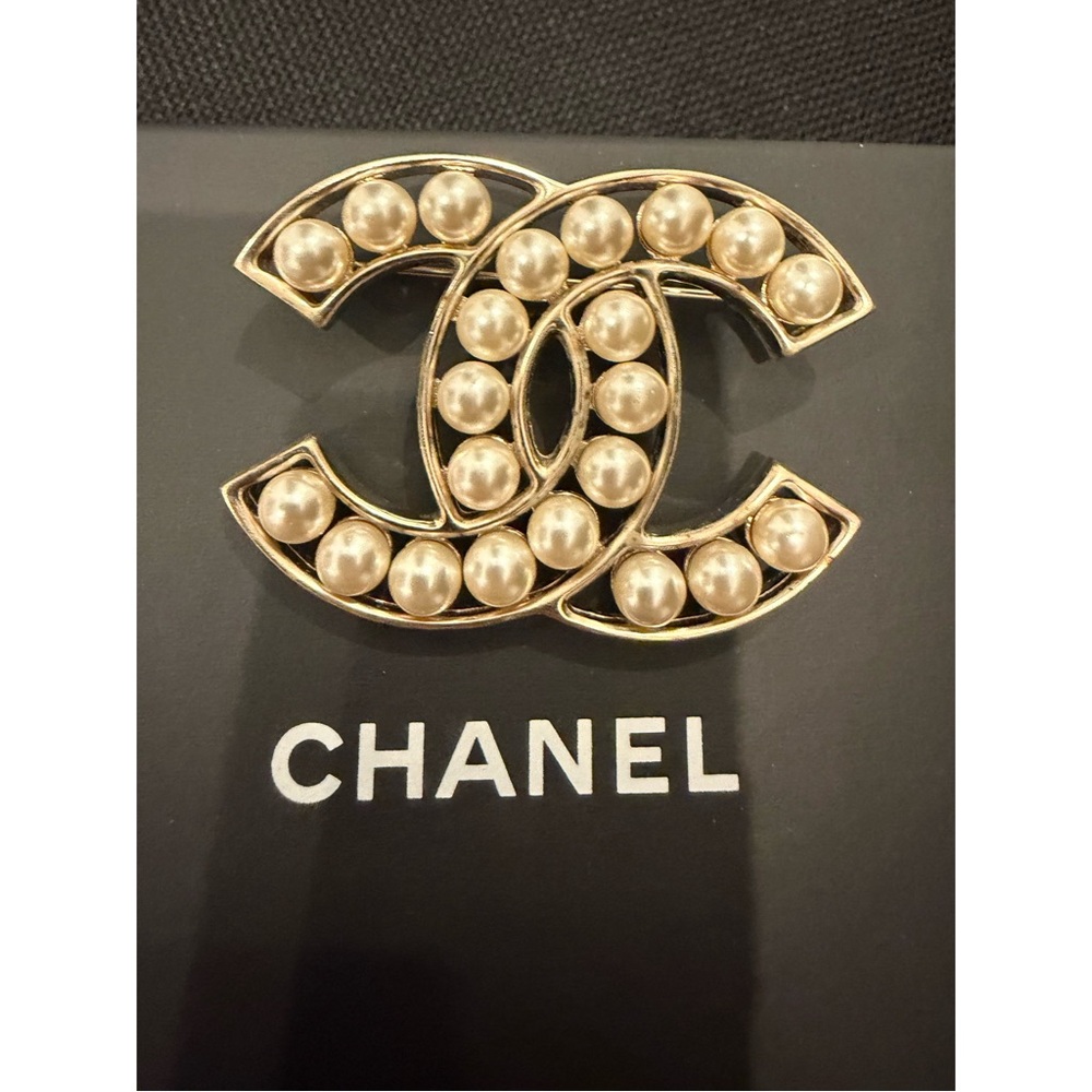 CHANEL Brooch